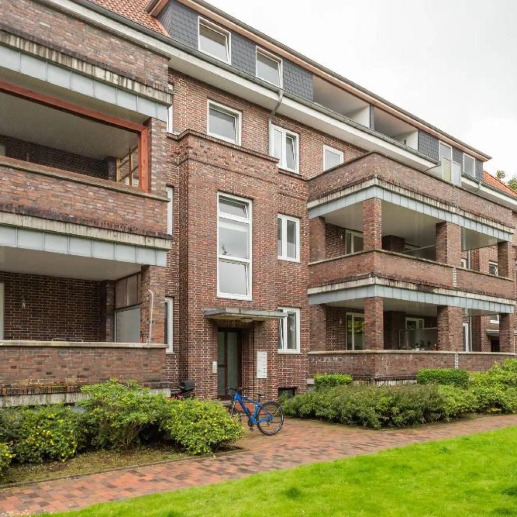 Zentrales Wohnen am Villenviertel: Helle 2-Zimmer-Wohnung mit großem Balkon & Fußbodenheizung